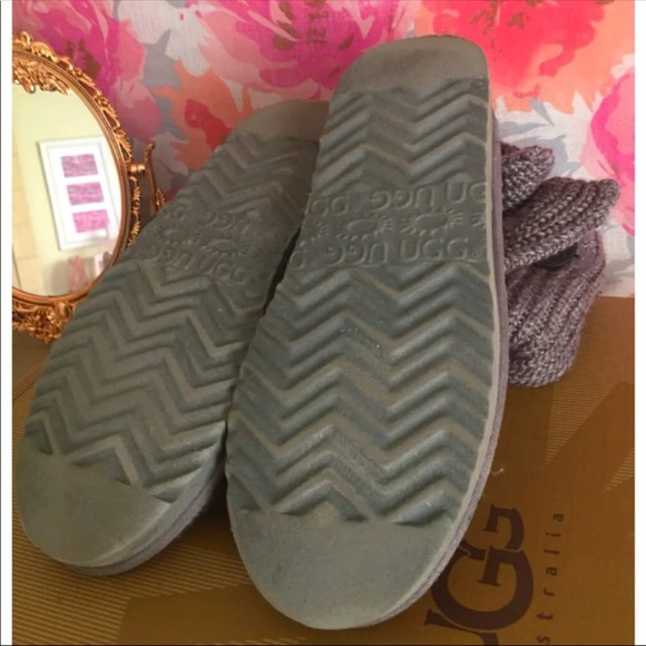 UGG Bailey Boots - Picture 2 of 2